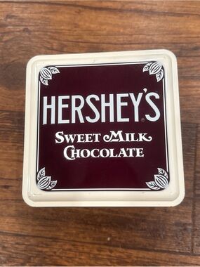VTG Hershey’s Sweet Milk Chocolate Decorative Tin - Cream & Brown